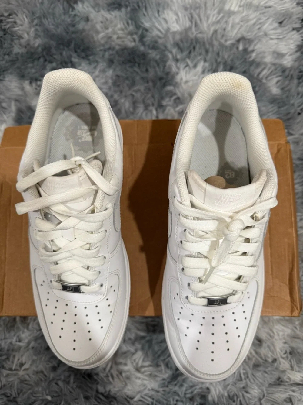 Women’s Nike Air Force 1 Low White Leather Sneakers - Picture 3 of 6